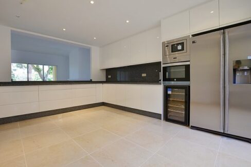 10-La-Viz-B7-H1-Kitchen-a-os2gjkxhanxft7drg6395g1p71zd8isqqajjubfteo